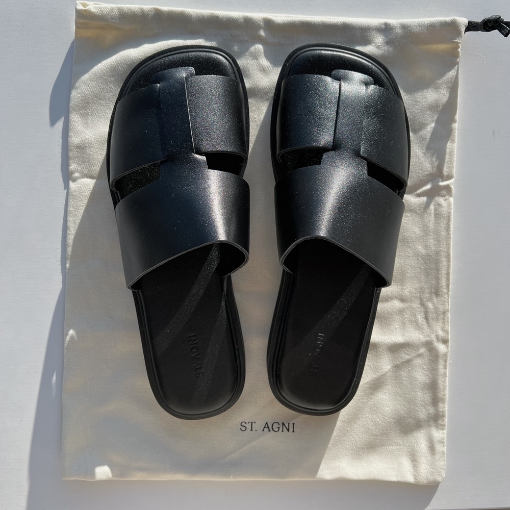 ST AGNI Utility Flatform sandals in black Size 39
